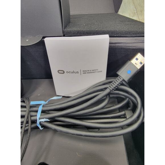 Oculus Rift CVl Touch Controllers Left and Right Pair Black In Box - Picture 8 of 9